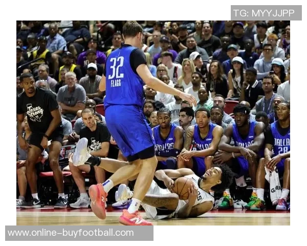 弗拉格称赞莱昂纳德为攻防一体的顶尖球员一直是我努力追求的目标