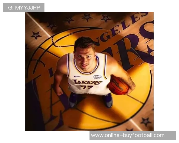 东契奇对老人的恶搞引争议LBJ诈伤背后真相揭秘湖人险被翻盘的传奇故事 东契奇对老人的恶搞引争议LBJ诈伤背后真相揭秘湖人险被翻盘的传奇故事