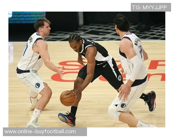 快船与独行侠半场激战哈登领衔快船领先克莱与马绍尔表现不俗