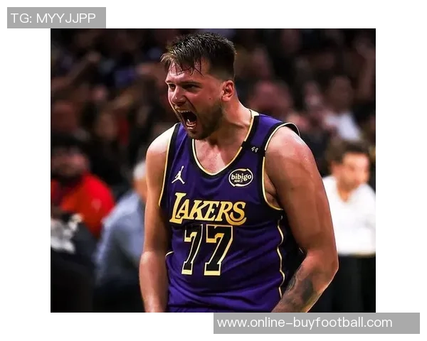 东契奇对老人的恶搞引争议LBJ诈伤背后真相揭秘湖人险被翻盘的传奇故事 东契奇对老人的恶搞引争议LBJ诈伤背后真相揭秘湖人险被翻盘的传奇故事