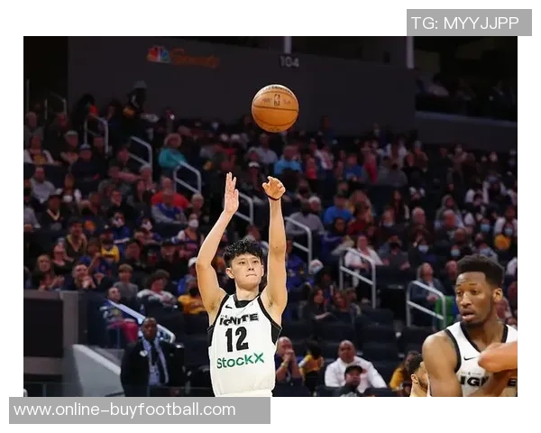 曾凡博连续两场未能得分双向合同留在NBA前景堪忧 曾凡博连续两场未能得分双向合同留在NBA前景堪忧