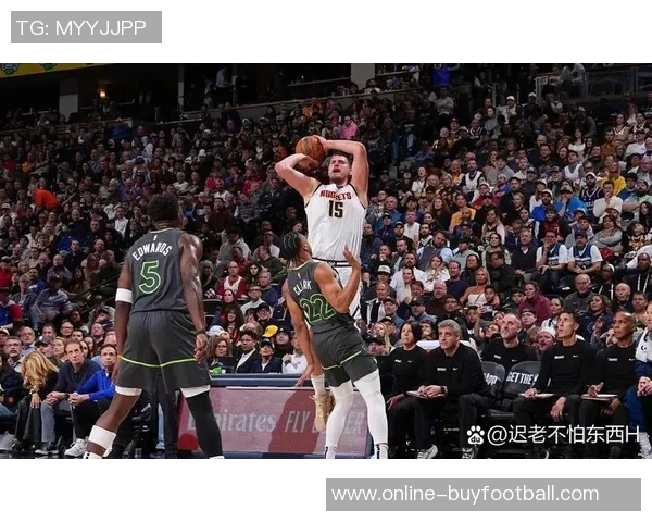 布克上半场表现挣扎12投5中仅得14分5篮板罚球命中率低迷